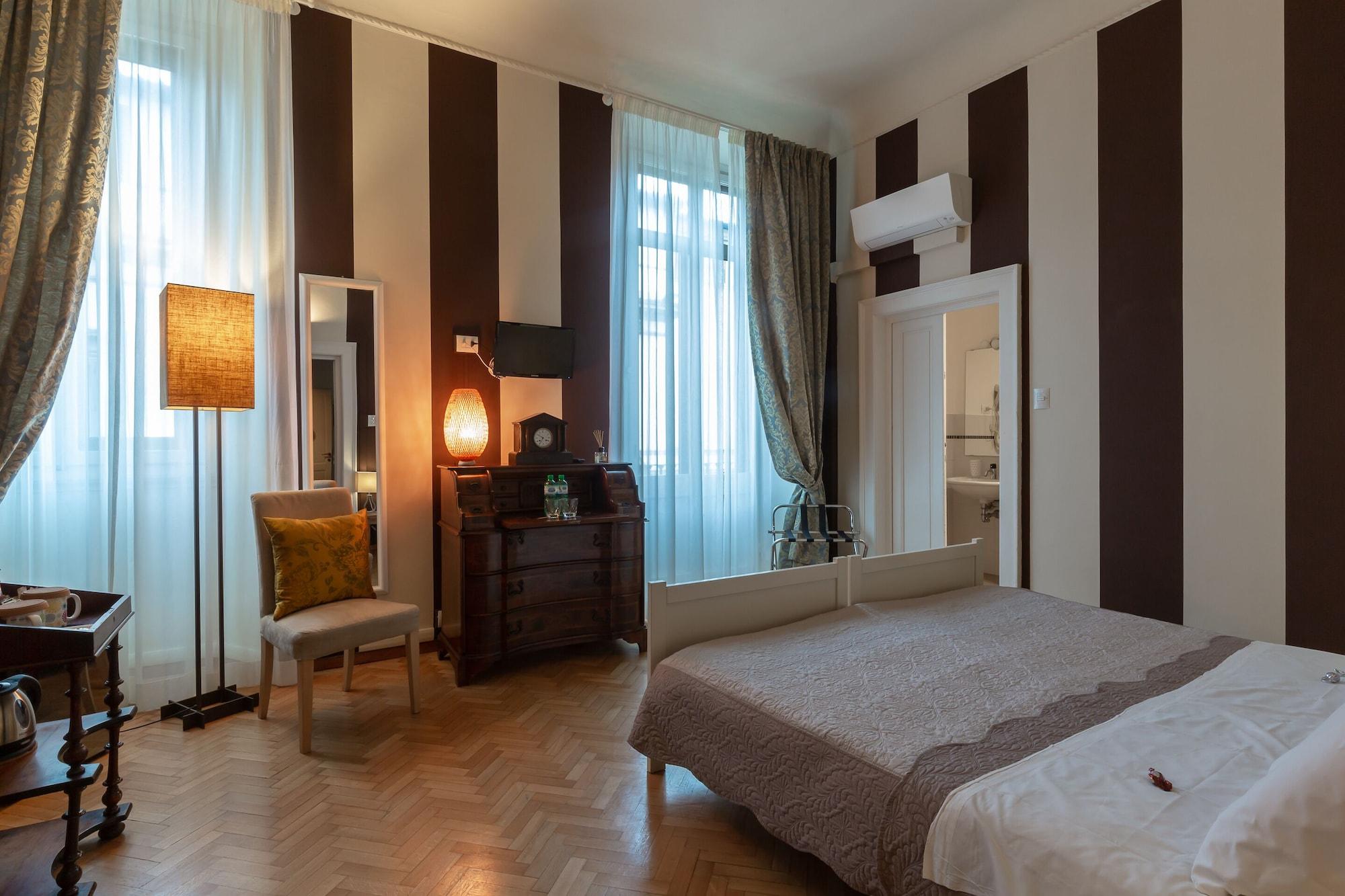 Opera Boutique Bed and breakfast