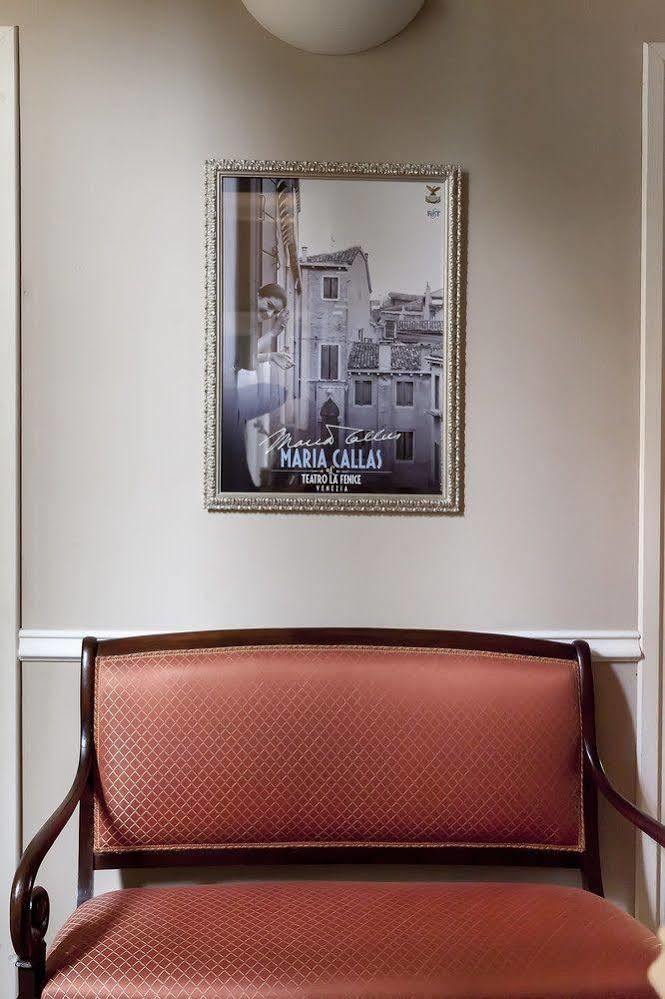 Opera Boutique Bed and breakfast 3*
